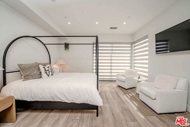 13311 W Magnolia Boulevard, Sherman Oaks, CA 91423
