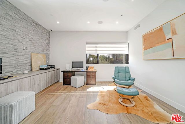 13311 W Magnolia Boulevard, Sherman Oaks, CA 91423