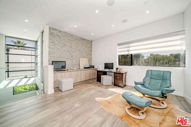 13311 W Magnolia Boulevard, Sherman Oaks, CA 91423