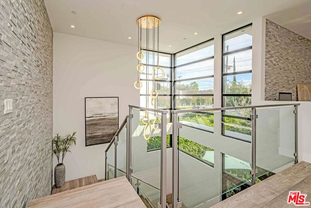 13311 W Magnolia Boulevard, Sherman Oaks, CA 91423