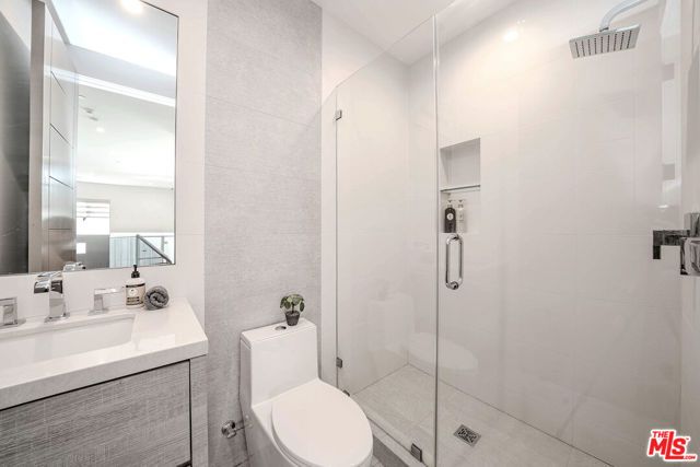 13311 W Magnolia Boulevard, Sherman Oaks, CA 91423