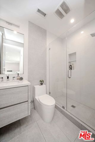 13311 W Magnolia Boulevard, Sherman Oaks, CA 91423