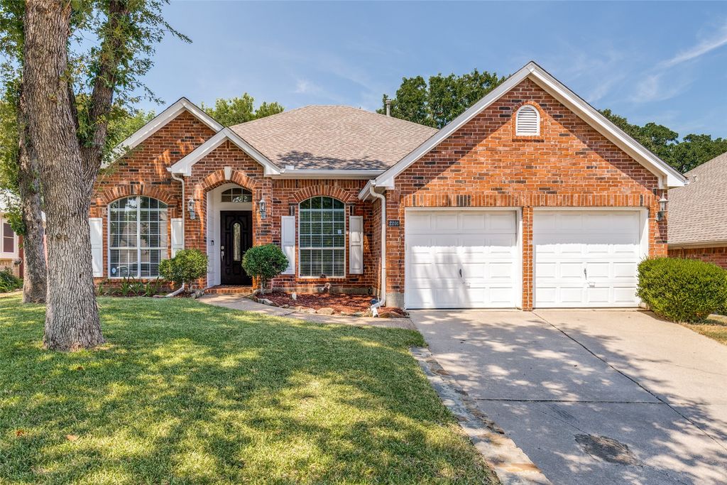 2201 Vista Court, Corinth, TX 76210