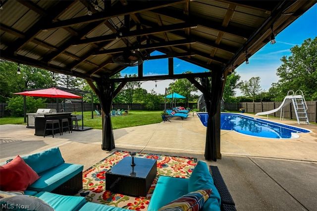 29163 Schwartz Rd Road, Westlake, OH 44145