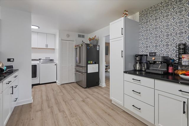 7506 S Ferdinand Avenue, Bridgeview, IL 60455