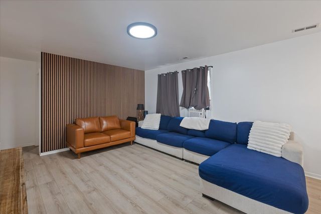 7506 S Ferdinand Avenue, Bridgeview, IL 60455