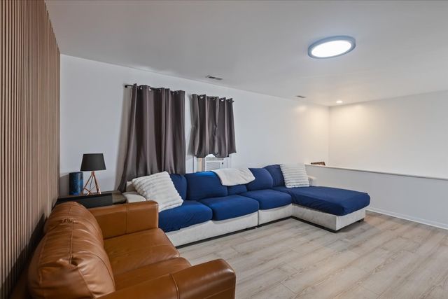 7506 S Ferdinand Avenue, Bridgeview, IL 60455