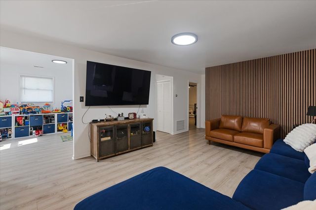 7506 S Ferdinand Avenue, Bridgeview, IL 60455