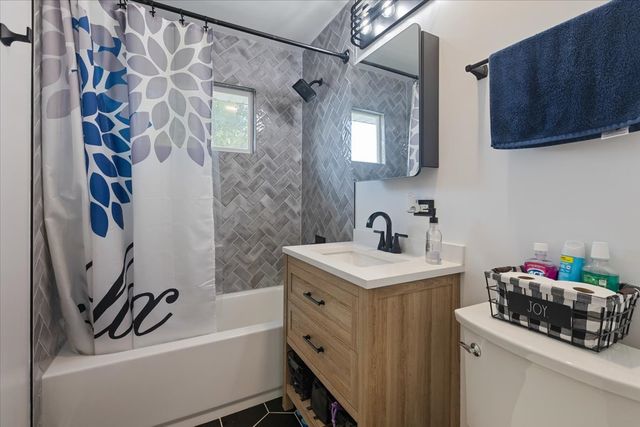 7506 S Ferdinand Avenue, Bridgeview, IL 60455