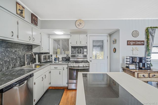 7 Marlowe Place, Greenlawn, NY 11740