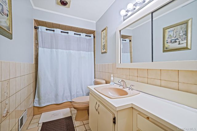 7 Marlowe Place, Greenlawn, NY 11740