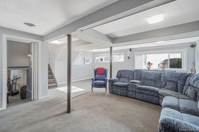 7 Marlowe Place, Greenlawn, NY 11740