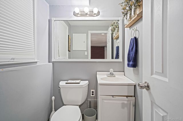 7 Marlowe Place, Greenlawn, NY 11740