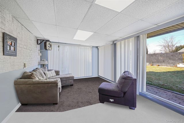 7 Marlowe Place, Greenlawn, NY 11740