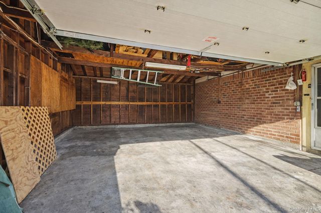 7 Marlowe Place, Greenlawn, NY 11740