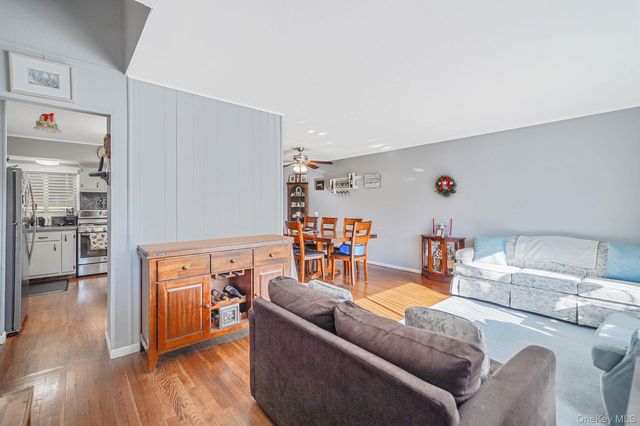 7 Marlowe Place, Greenlawn, NY 11740