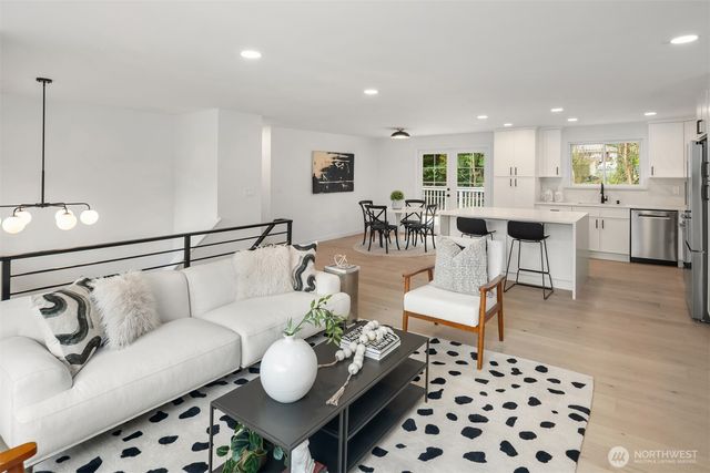 13307 NE 77th Street, Redmond, WA 98052