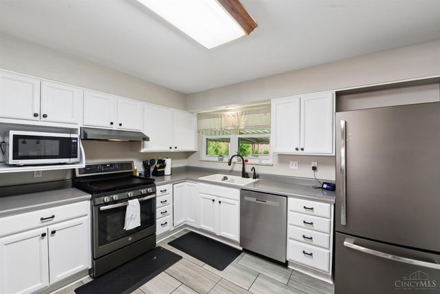 583 Stillwater Drive, Delhi Twp, OH 45238