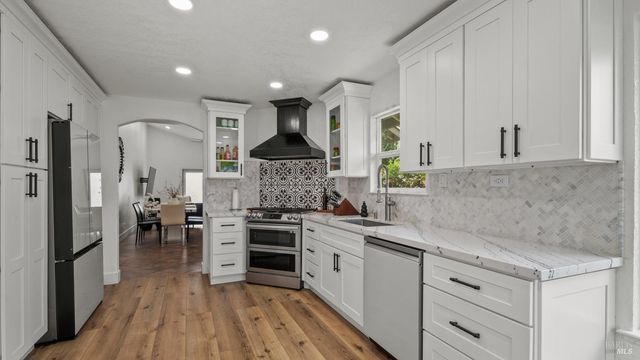 640 Elsa Dr, Santa Rosa, CA 95407