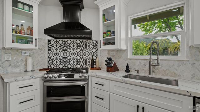 640 Elsa Dr, Santa Rosa, CA 95407