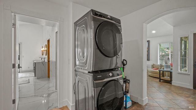 640 Elsa Dr, Santa Rosa, CA 95407