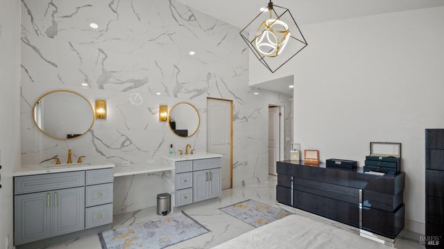 640 Elsa Dr, Santa Rosa, CA 95407