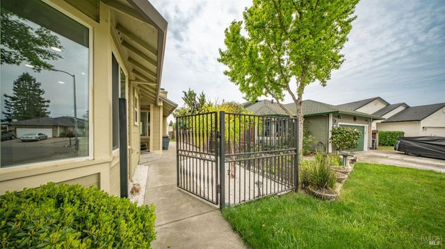 640 Elsa Dr, Santa Rosa, CA 95407