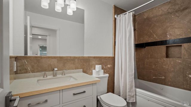 640 Elsa Dr, Santa Rosa, CA 95407