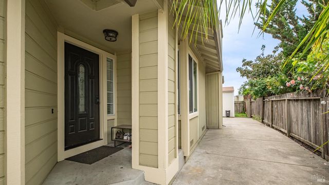 640 Elsa Dr, Santa Rosa, CA 95407