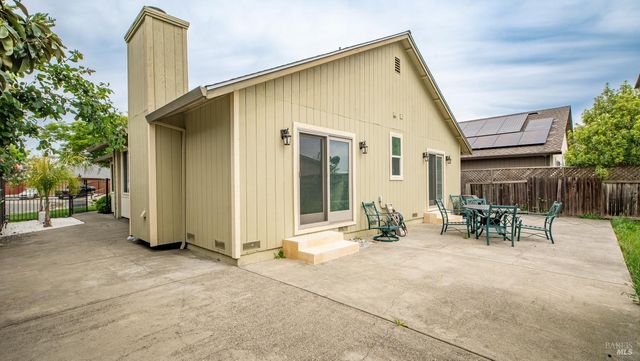 640 Elsa Dr, Santa Rosa, CA 95407