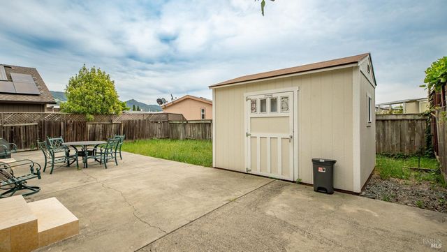 640 Elsa Dr, Santa Rosa, CA 95407
