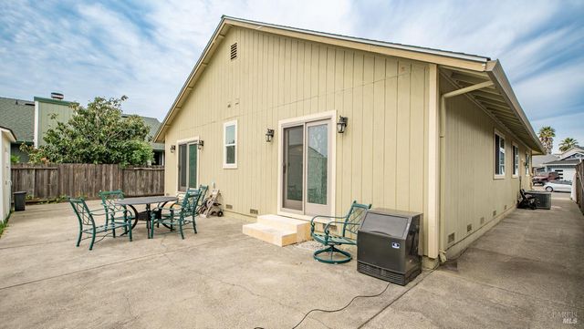 640 Elsa Dr, Santa Rosa, CA 95407