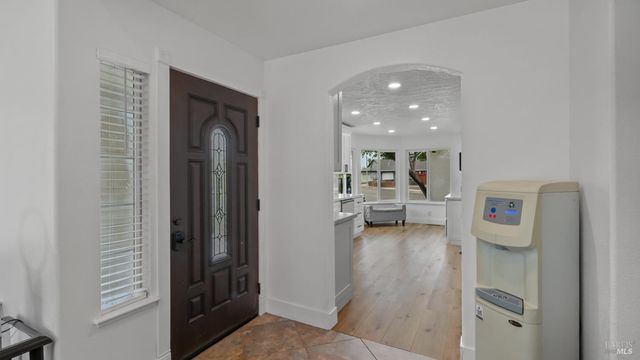 640 Elsa Dr, Santa Rosa, CA 95407