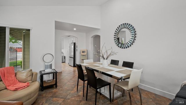 640 Elsa Dr, Santa Rosa, CA 95407