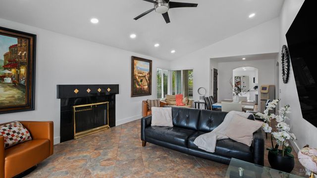 640 Elsa Dr, Santa Rosa, CA 95407