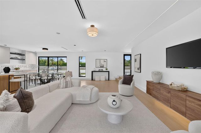 8430 SW 88th St, Miami, FL 33156
