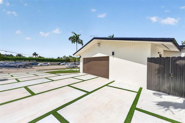 8430 SW 88th St, Miami, FL 33156