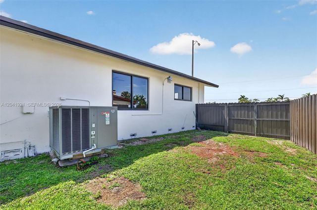 8430 SW 88th St, Miami, FL 33156