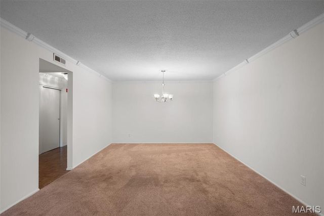 585 Coeur De Royale Drive 301, Creve Coeur, MO 63141