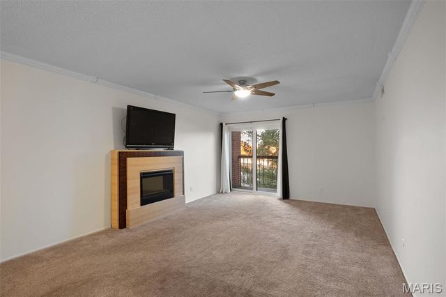 585 Coeur De Royale Drive 301, Creve Coeur, MO 63141