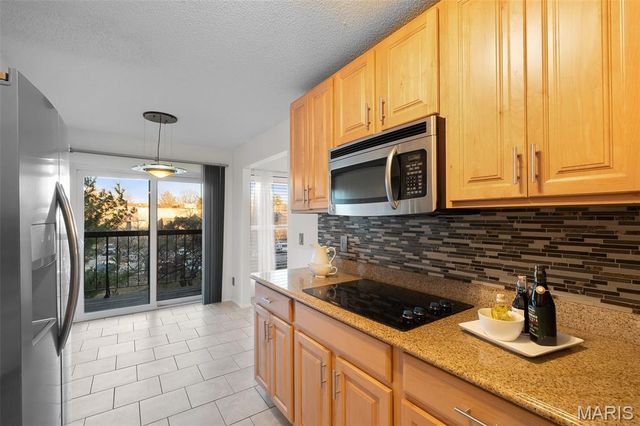 585 Coeur De Royale Drive 301, Creve Coeur, MO 63141