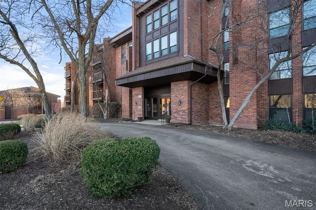 585 Coeur De Royale Drive 301, Creve Coeur, MO 63141