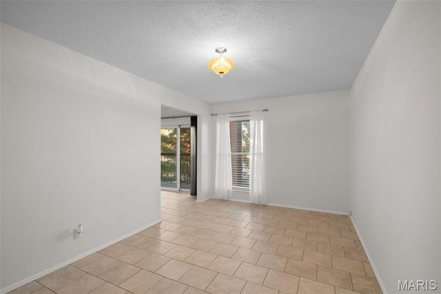 585 Coeur De Royale Drive 301, Creve Coeur, MO 63141