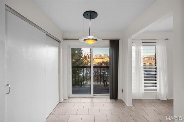 585 Coeur De Royale Drive 301, Creve Coeur, MO 63141