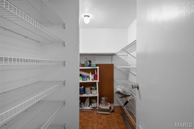 585 Coeur De Royale Drive 301, Creve Coeur, MO 63141