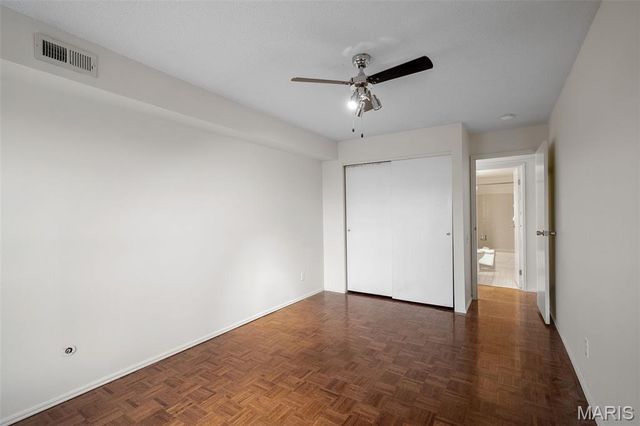 585 Coeur De Royale Drive 301, Creve Coeur, MO 63141