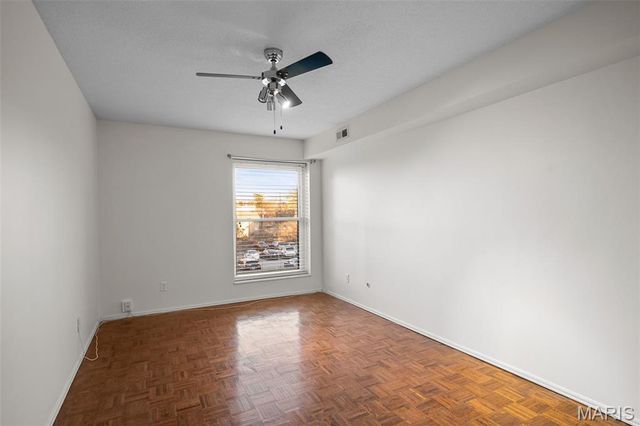 585 Coeur De Royale Drive 301, Creve Coeur, MO 63141