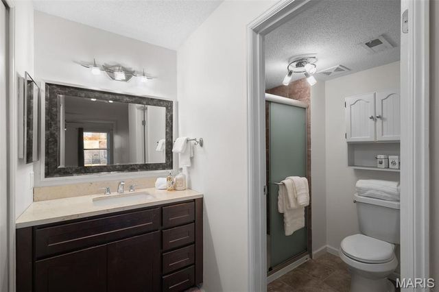 585 Coeur De Royale Drive 301, Creve Coeur, MO 63141