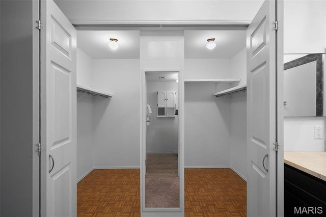 585 Coeur De Royale Drive 301, Creve Coeur, MO 63141