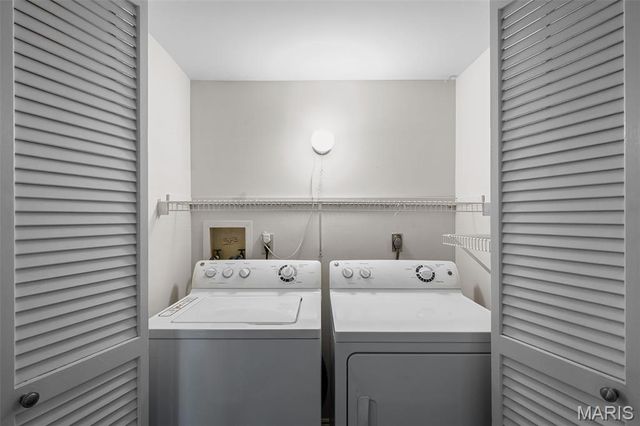 585 Coeur De Royale Drive 301, Creve Coeur, MO 63141